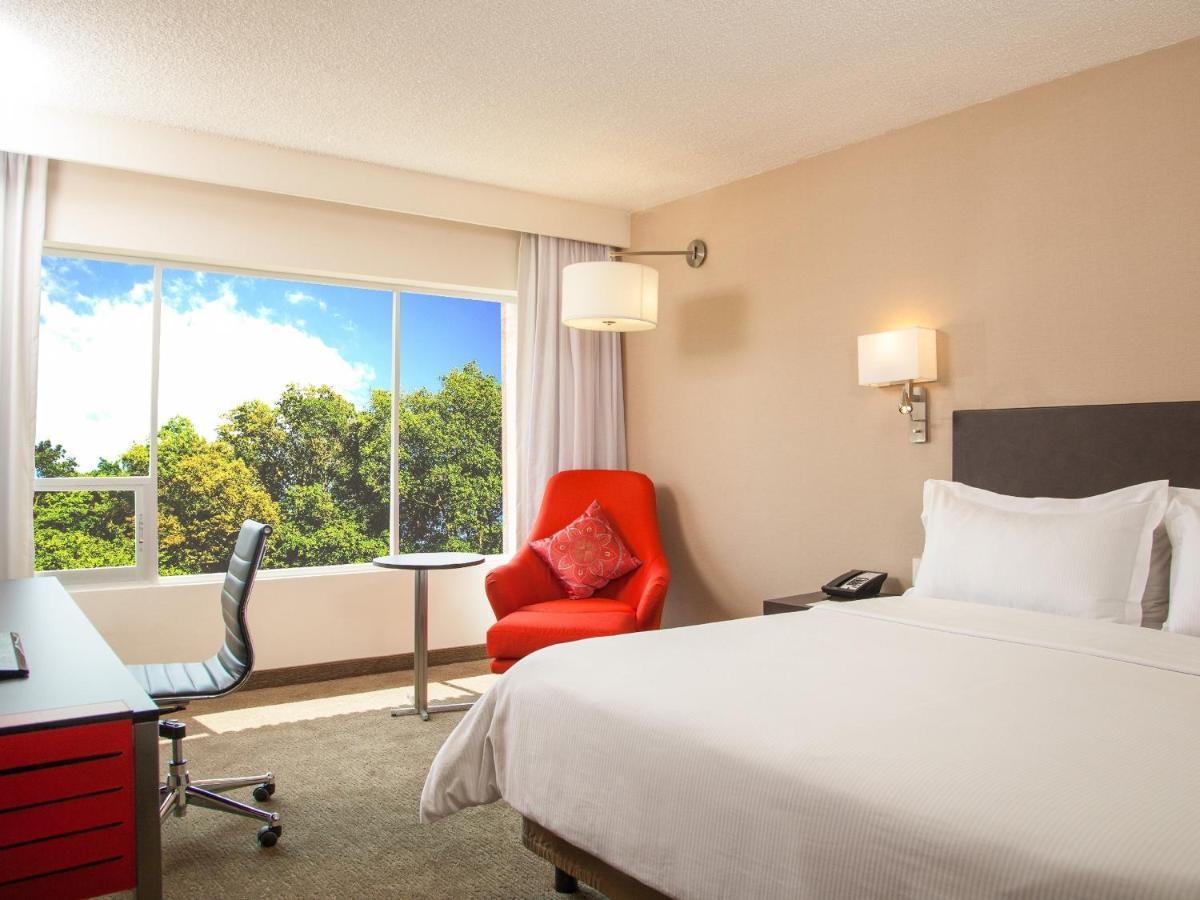Fiesta Inn Guadalajara Aeropuerto Las Pintas エクステリア 写真