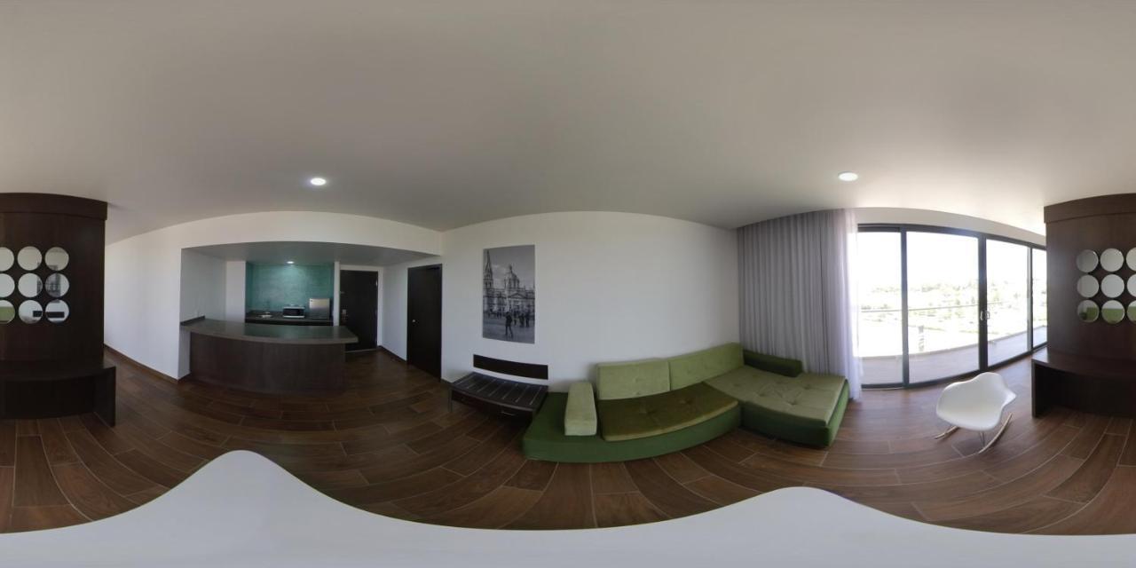 Fiesta Inn Guadalajara Aeropuerto Las Pintas エクステリア 写真