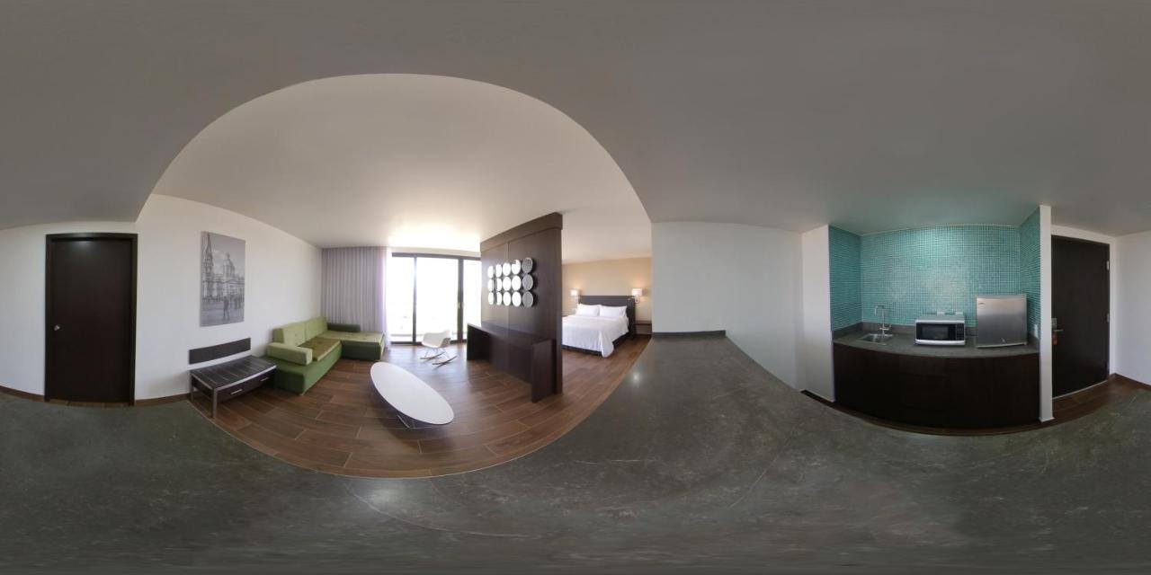 Fiesta Inn Guadalajara Aeropuerto Las Pintas エクステリア 写真
