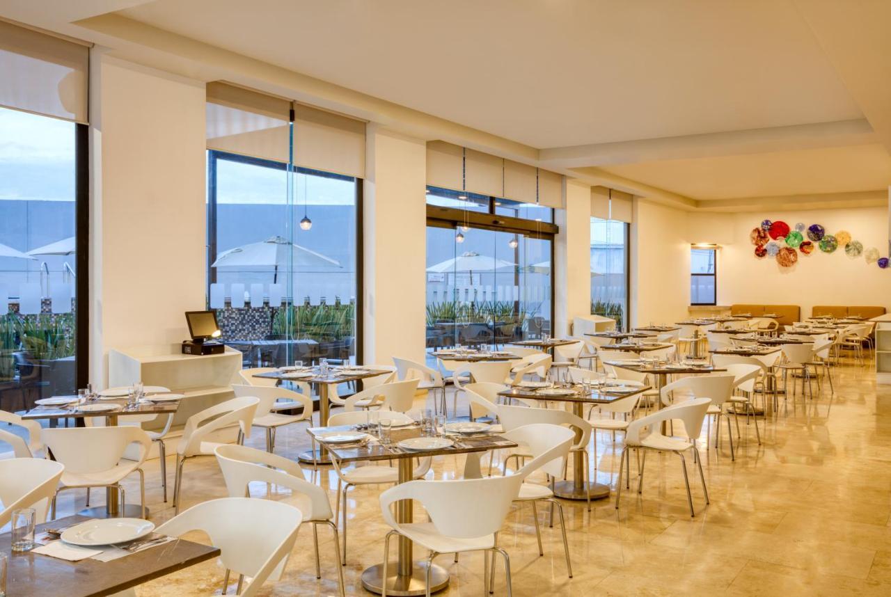 Fiesta Inn Guadalajara Aeropuerto Las Pintas エクステリア 写真