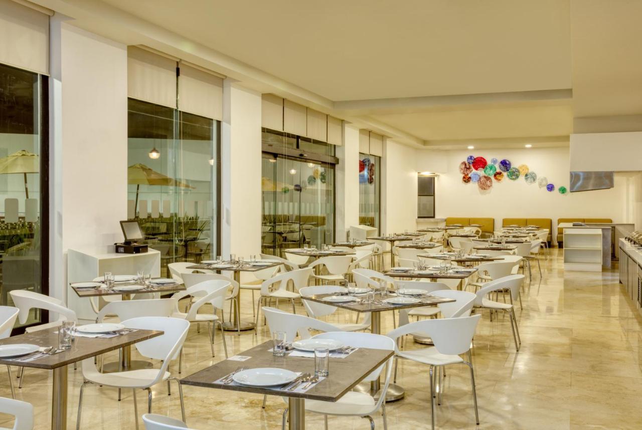 Fiesta Inn Guadalajara Aeropuerto Las Pintas エクステリア 写真