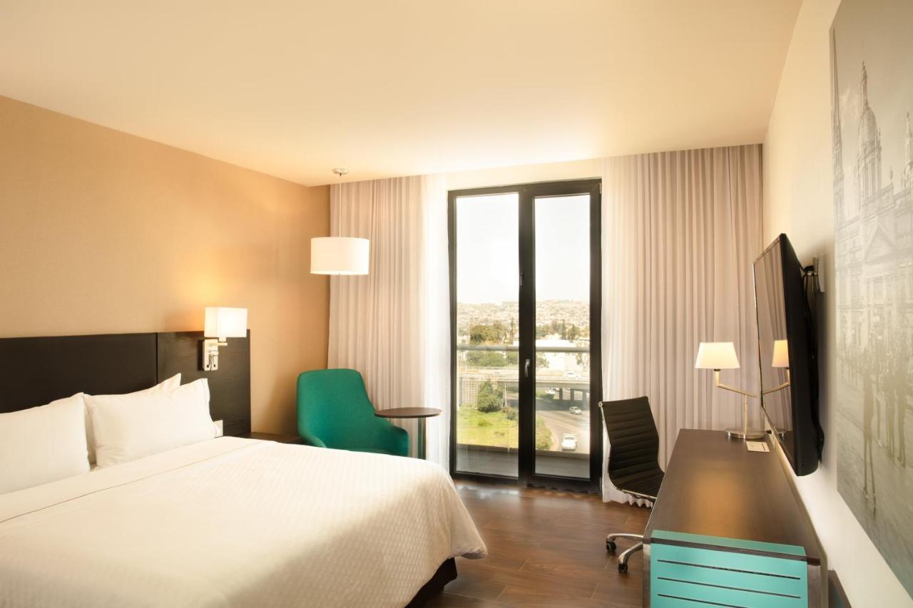 Fiesta Inn Guadalajara Aeropuerto Las Pintas エクステリア 写真