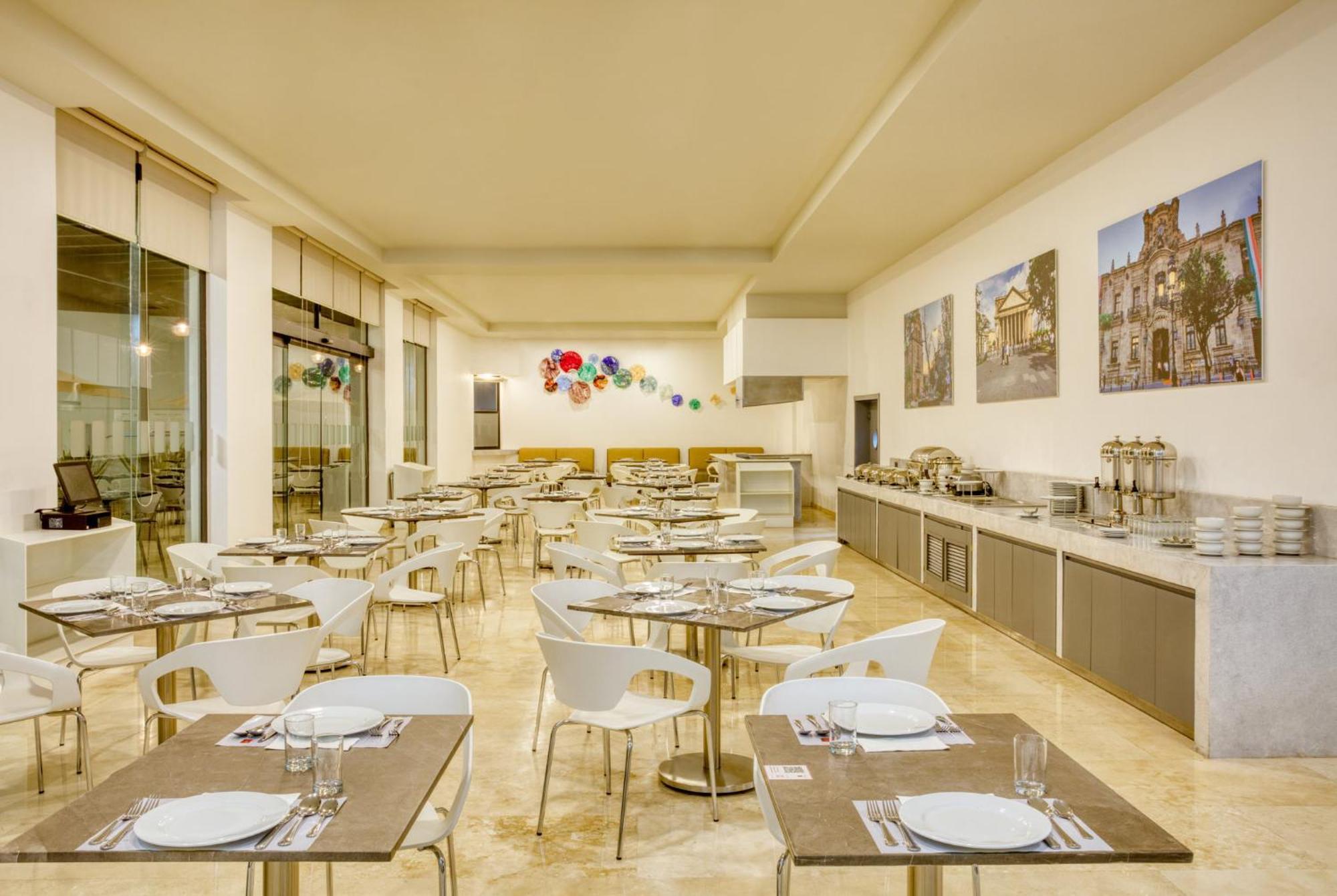 Fiesta Inn Guadalajara Aeropuerto Las Pintas エクステリア 写真