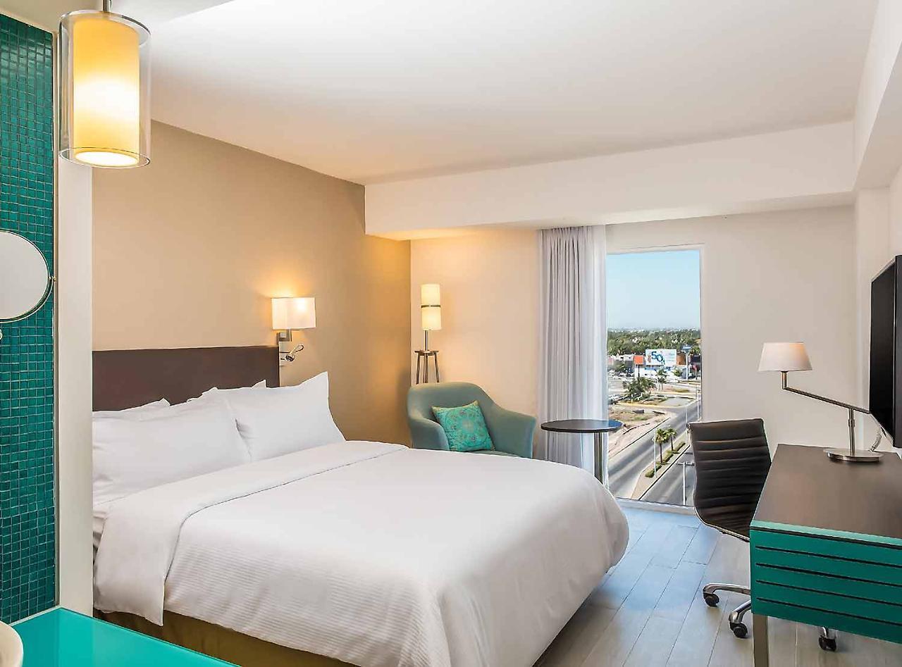 Fiesta Inn Guadalajara Aeropuerto Las Pintas エクステリア 写真